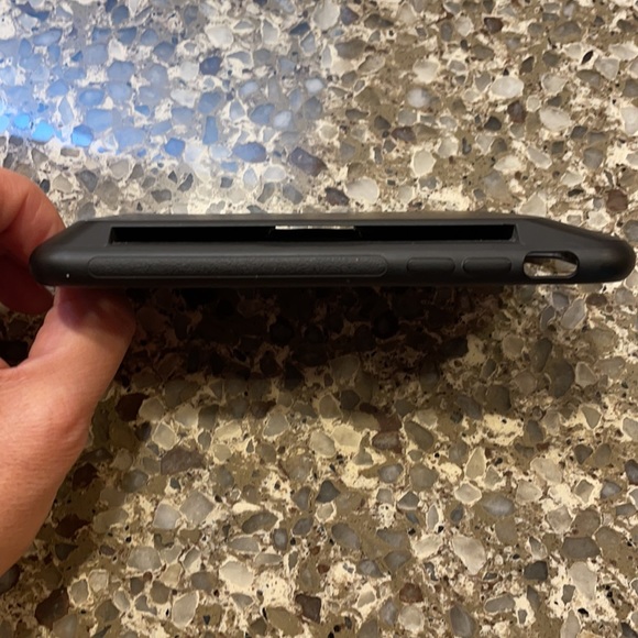 iPhone 8 phone case 3 card holder. - Picture 2 of 3